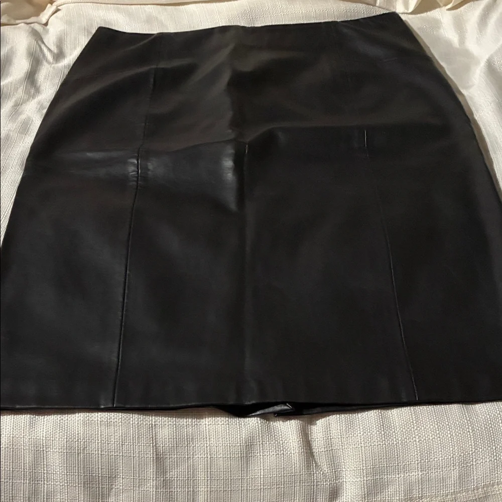 Chic Black Pencil Skirt - Picture 3 of 5